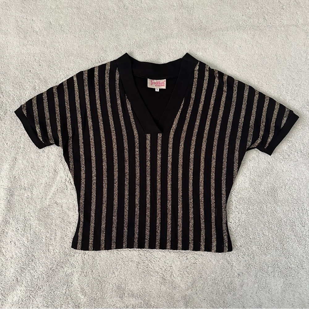 Freddies of Pinewood Size L Black and Gold Striped Cropped Top